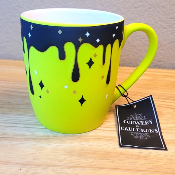 New With Tag Cobwebs & Cauldrons Neon Green Drip Mug - Picture 1 of 4